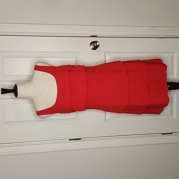 Gianni Bini Red Scalloped Layers Sheath Dress Size S NWT - Picture 1 of 14